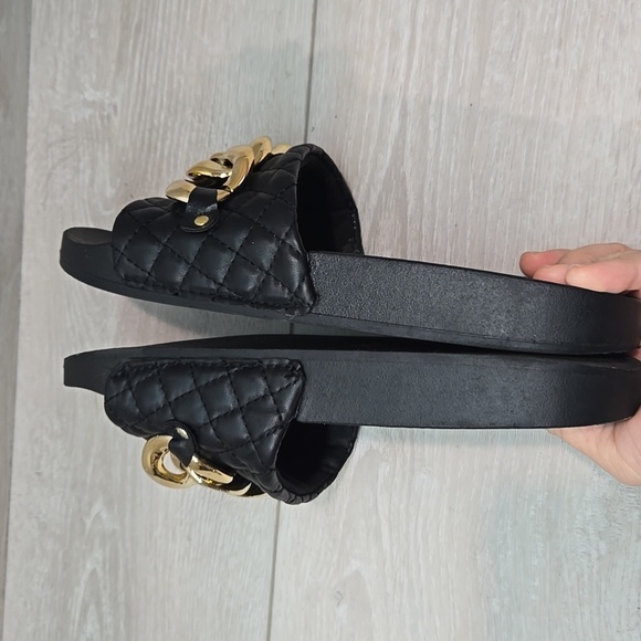 Steve Madden Women Zoray Black Quilted Slides with Gold Chain Sandals Sz 9 - Picture 9 of 11